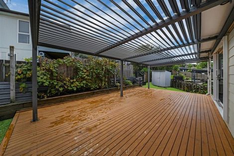 Photo of property in 19 Deverell Place, Northcross, Auckland, 0632