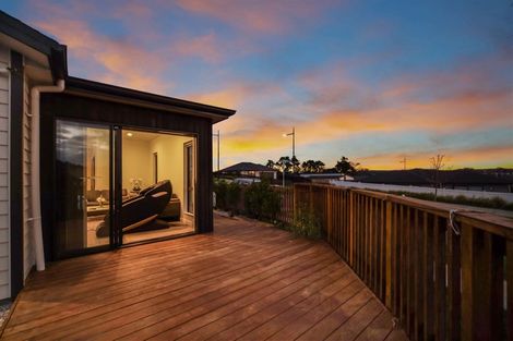 Photo of property in 2 Barrique Road, Kumeu, 0810