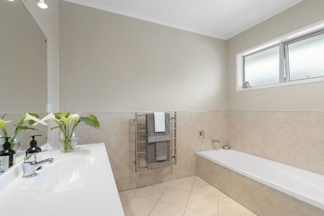 Photo of property in 6a Reydon Place, Cockle Bay, Auckland, 2014