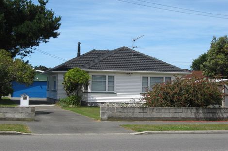 Photo of property in 303 Estuary Road, South New Brighton, Christchurch, 8062