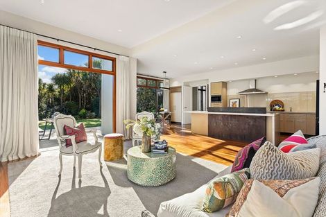 Photo of property in 118 Straven Road, Fendalton, Christchurch, 8014