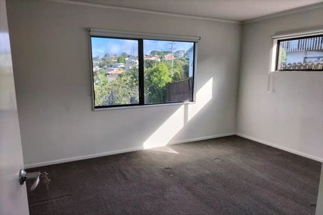 Photo of property in 1/84 Totaravale Drive, Totara Vale, Auckland, 0629