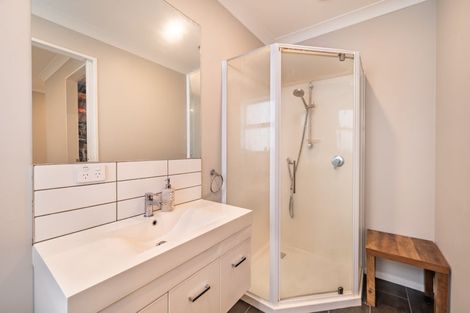 Photo of property in 31 Percy Kinsman Crescent, Riverstone Terraces, Upper Hutt, 5018