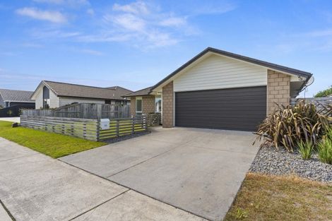 Photo of property in 32 Harding Drive, Papamoa Beach, Papamoa, 3118