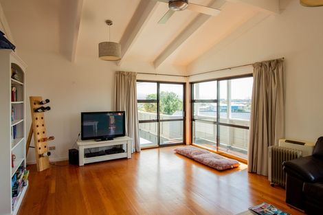 Photo of property in 18 Margaret Drive, Omokoroa, 3114