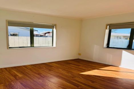 Photo of property in 18 Patts Avenue, Glendene, Auckland, 0602