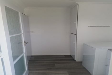Photo of property in 28 Bear Street, Waverley, 4510