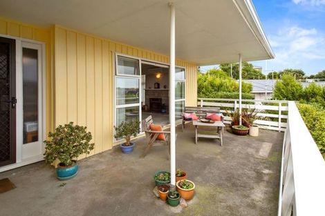 Photo of property in 42 Turville Crescent, Newlands, Wellington, 6037