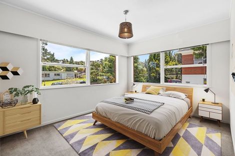 Photo of property in 24 Holdaway Avenue, Northcote, Auckland, 0627