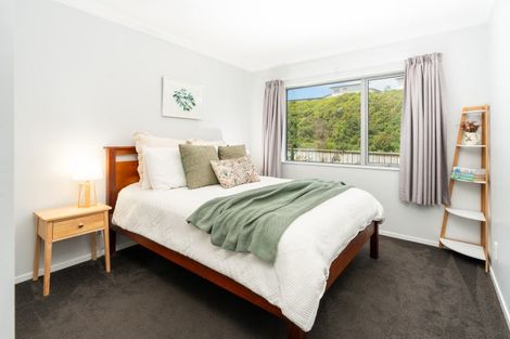 Photo of property in 15 Belize Grove, Grenada Village, Wellington, 6037