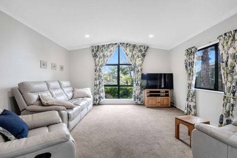 Photo of property in 2 Saxon Woods Drive, Rototuna North, Hamilton, 3210