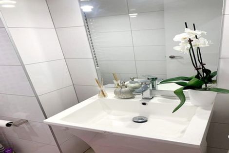 Photo of property in 37 Newington Road, Henderson, Auckland, 0612