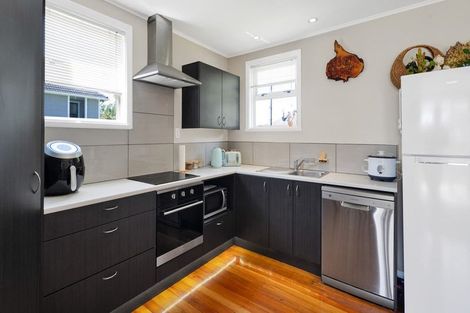 Photo of property in 33 Woodleigh Street, Frankleigh Park, New Plymouth, 4310