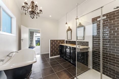 Photo of property in 19 Buller Street, New Plymouth, 4310