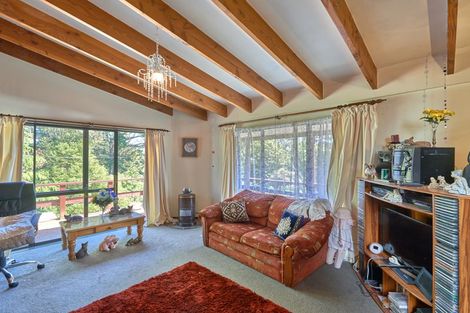 Photo of property in 35 Heathcote Place, Fitzherbert, Palmerston North, 4410