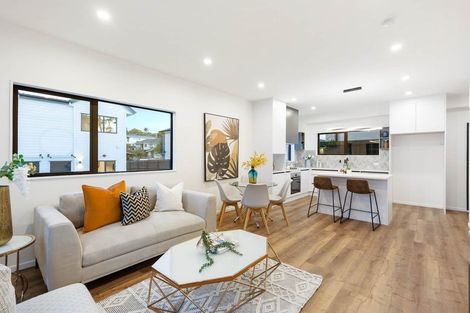 Photo of property in 2/81 Vodanovich Road, Te Atatu South, Auckland, 0610