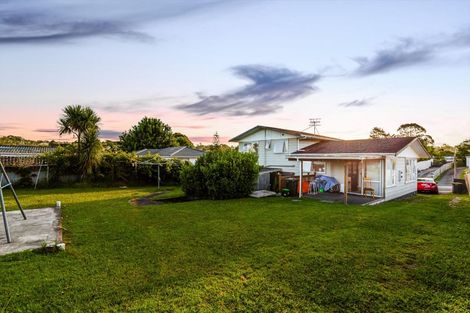 Photo of property in 28 Vina Place, Massey, Auckland, 0614