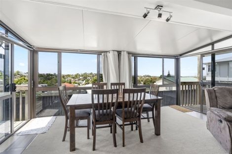 Photo of property in 28 Elizabeth Drive, West Harbour, Auckland, 0618