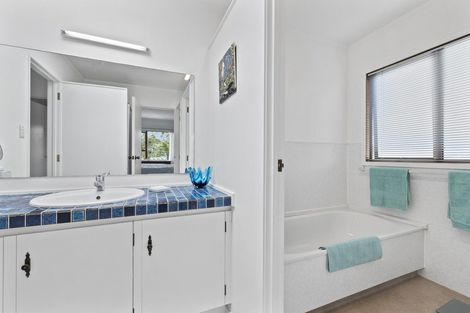 Photo of property in 2/59 Maxwelton Drive, Mairangi Bay, Auckland, 0630