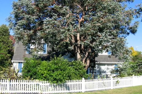 Photo of property in 49 Holborn Drive, Stokes Valley, Lower Hutt, 5019