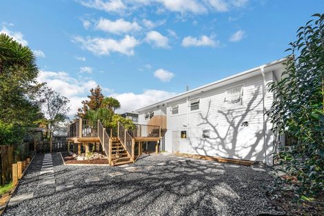 Photo of property in 4 Sunnyside Road, Sunnyvale, Auckland, 0612