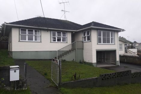 Photo of property in 1/6 Woodall Place, Totara Vale, Auckland, 0627