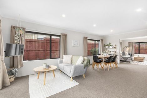 Photo of property in 22 Havana Rise, Grenada Village, Wellington, 6037