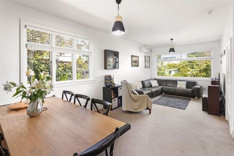 Photo of property in 100 Saint Andrews Square, Strowan, Christchurch, 8052