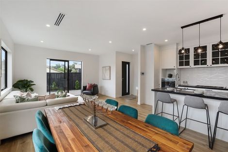 Photo of property in 5b Woodhouse Place, West Harbour, Auckland, 0618