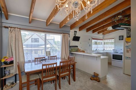 Photo of property in 35 Heathcote Place, Fitzherbert, Palmerston North, 4410