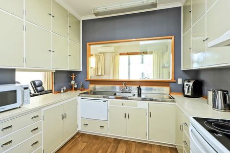 Photo of property in 437 Dalcross Street, Mayfair, Hastings, 4122