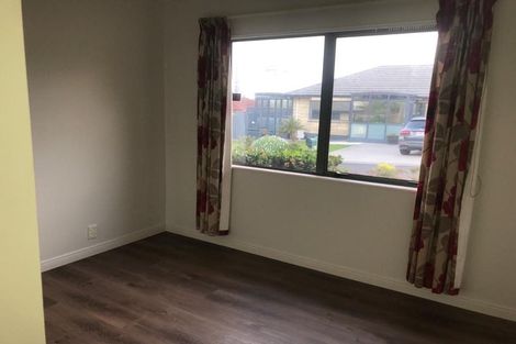 Photo of property in 8l Aotea Road, Glen Eden, Auckland, 0602