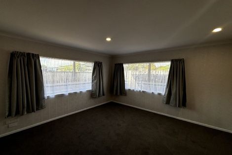 Photo of property in 1/9 Waiwera Place, Merrilands, New Plymouth, 4312