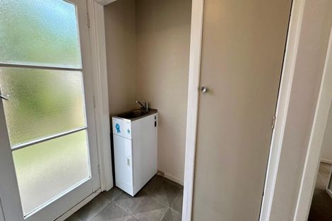 Photo of property in 37 Spence Road, Henderson, Auckland, 0612