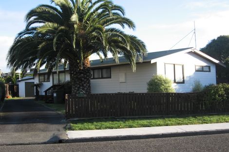 Photo of property in 7 Nugget Grove, Raumati Beach, Paraparaumu, 5032
