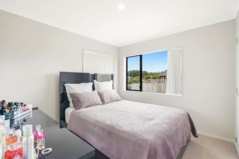 Photo of property in 12 Mediterranean Way, Goodwood Heights, Auckland, 2105