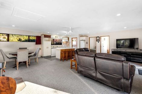 Photo of property in 2 Victoria Close, Picton, 7220