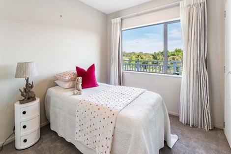 Photo of property in 8 Bob Craig Place, Pukekohe, 2120