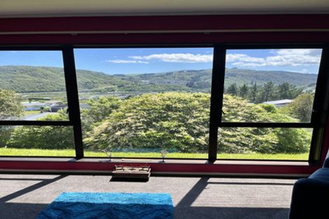 Photo of property in 136 Holborn Drive, Stokes Valley, Lower Hutt, 5019