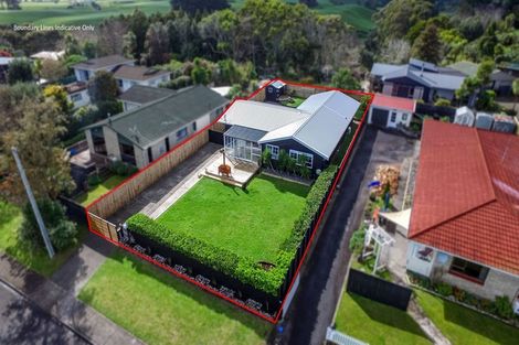 Photo of property in 8 Hussey Street, Oakura, 4314