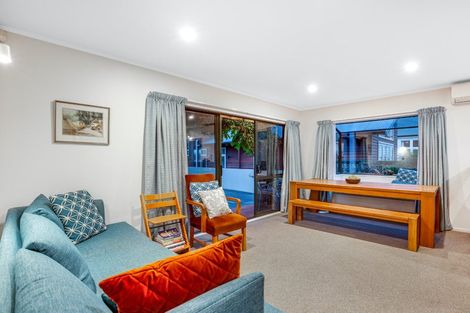 Photo of property in 105 Marine Parade, Eastbourne, Lower Hutt, 5013