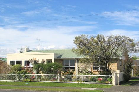 Photo of property in 160 Ngatai Road, Otumoetai, Tauranga, 3110