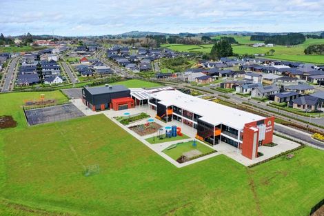 Photo of property in 26 Metoriti Crescent, Karaka, 2124