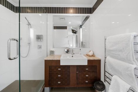 Photo of property in 1/225 Lake Terrace, Waipahihi, Taupo, 3330