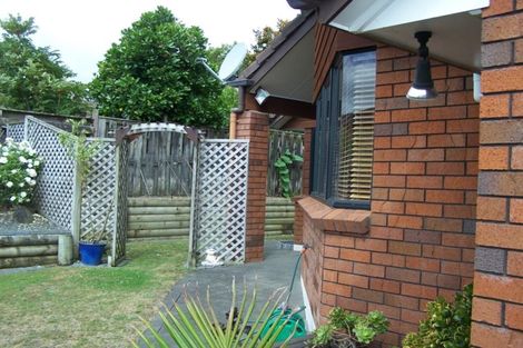 Photo of property in 2/4 Currell Way, Somerville, Auckland, 2014