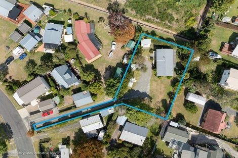 Photo of property in 112 Mckellar Place, Whangamata, 3620