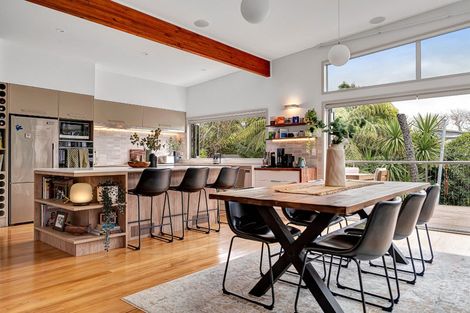 Photo of property in 12 Leatham Avenue, Strandon, New Plymouth, 4312
