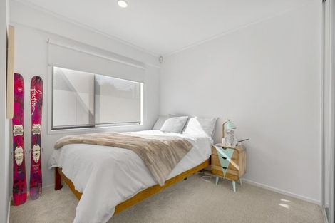 Photo of property in 1/32 Beach Road, Castor Bay, Auckland, 0620