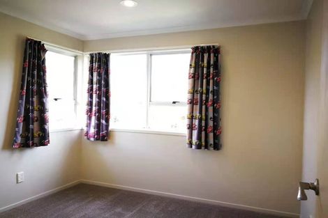 Photo of property in 34 Lavery Place, Sunnynook, Auckland, 0632