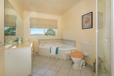 Photo of property in 22 Dene Court Lane, Greenhithe, Auckland, 0632